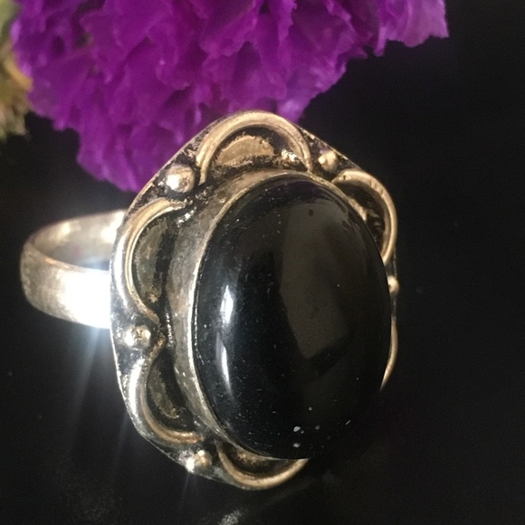 Black Stone and Silver Ring, Size 7 1/2 - Picture 7 of 10